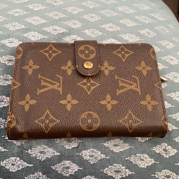 Louis Vuitton Handbags - Vintage Louie Vuitton wallet